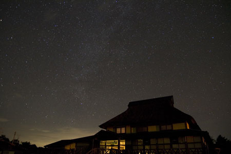 茅葺き屋根と星空 フリー写真素材 天体写真の世界