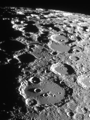 月のクレーターの写真素材 天体写真の世界